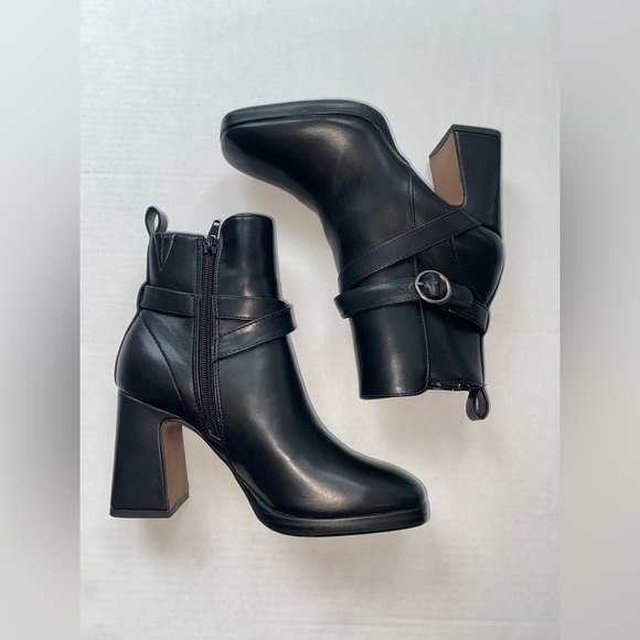 WOMEN'S BLACK KENSIE AXEL HEELED BOOTIES SIZE 6.5 DRESSY STAPLE BUCKLE DETAIL - Picture 6 of 9